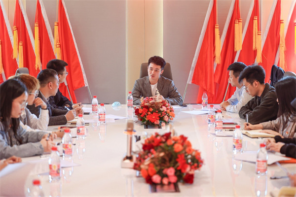 1党委书记杨军主持学习贯彻党的二十大精神专题学习会.jpg